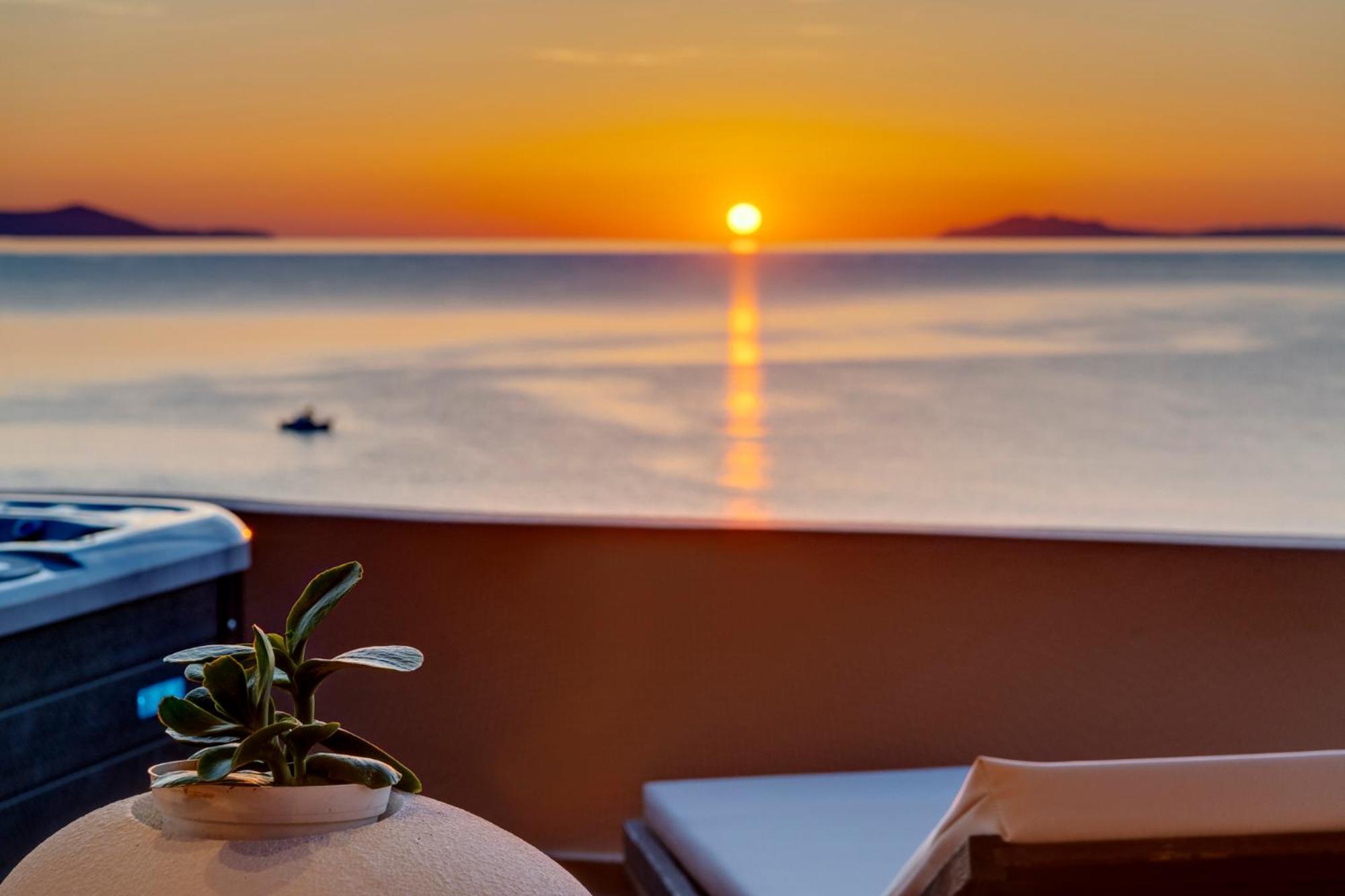 Lalari Beach Suites Vári 外观 照片