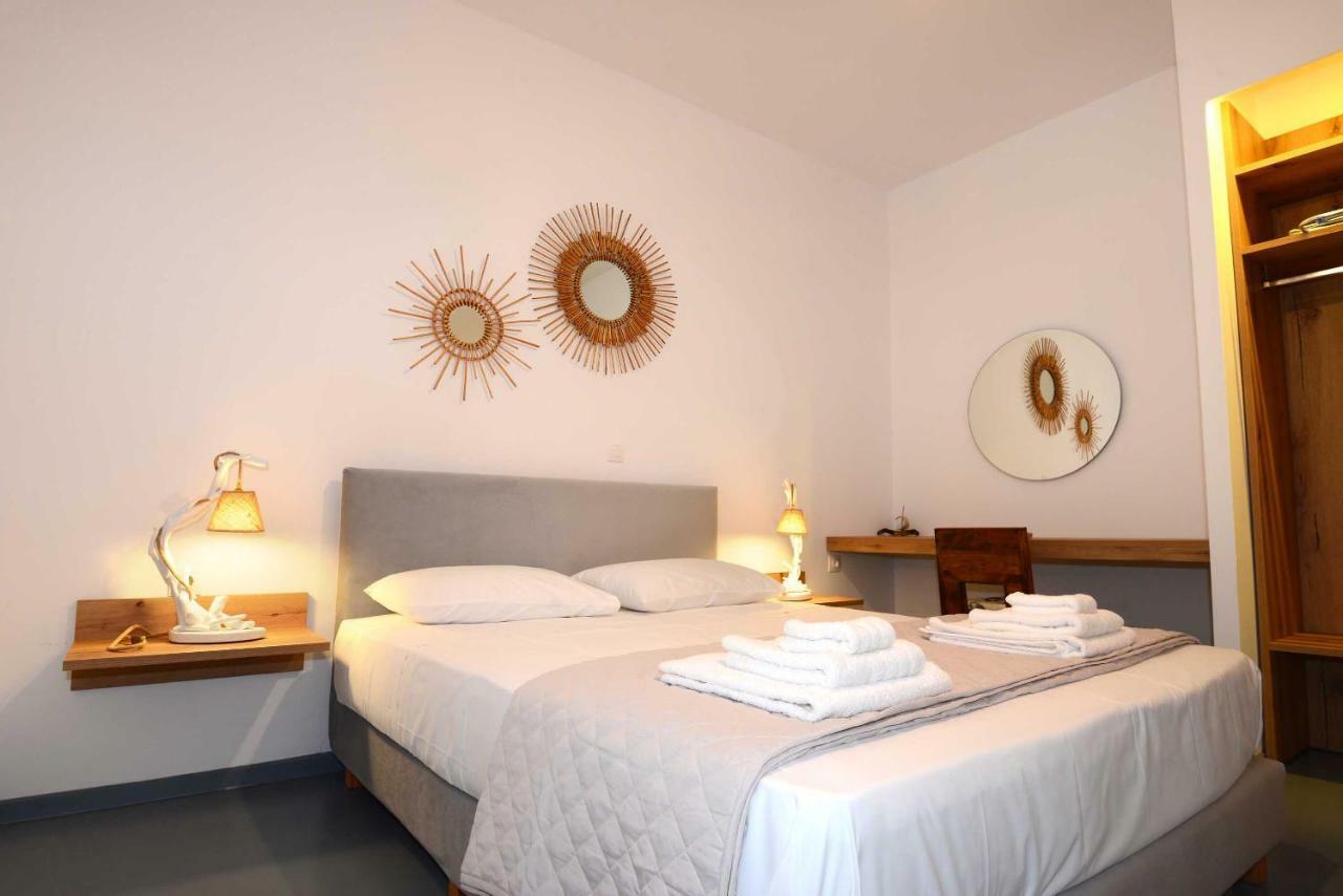 Lalari Beach Suites Vári 外观 照片